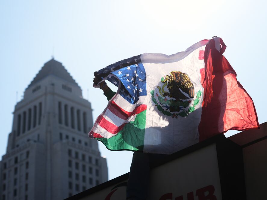 Redadas migratorias en Los Ángeles dejan decenas de detenidos (AP Photo/Damian Dovarganes)