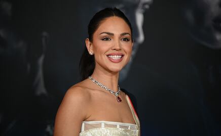 Eiza González presume ‘abs de acero’ con crop top traslúcido de lujo 