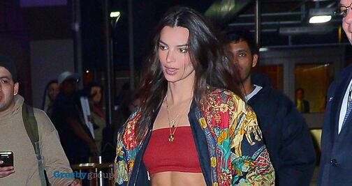 Emily Ratajkowski irradia belleza con minifalda en Nueva York