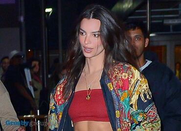 Emily Ratajkowski irradia belleza con minifalda en Nueva York