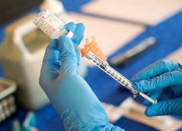 Estados Unidos autoriza vacuna actualizada de Novavax contra nuevas variantes del covid