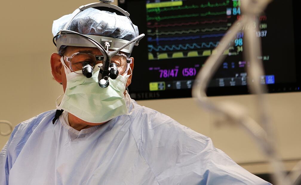 La tecnología de válvula transcatéter es una opción de tratamiento para algunos pacientes con estenosis aórtica grave que no pueden someterse a una cirugía a corazón abierto. Foto: Cleveland Clinic