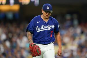 Julio Urías, estrella de los Dodgers, en la cuerda floja; MLB lo suspende