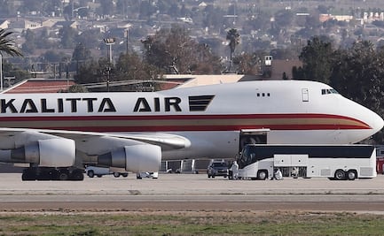 Un avión con 200 estadounidenses evacuados de Wuhan aterriza en California