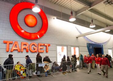 Target retira de sus tiendas productos que celebran el mes LGTBI+por amenazas