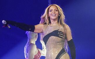 Beyoncé luce curvas de impacto en leotardo y minifalda para apoyar a Estados Unidos