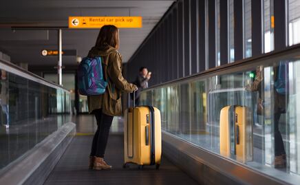 Horror en el aeropuerto: Pasajera queda atrapada en banda transportadora y sufre amputación