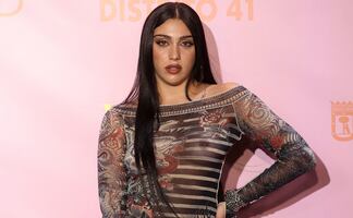 Hija de Madonna se lleva todas las miradas con atuendos braless y vestido de raja