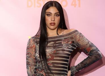 Hija de Madonna lleva las transparencias al límite con vestido largo y look braless en Madrid