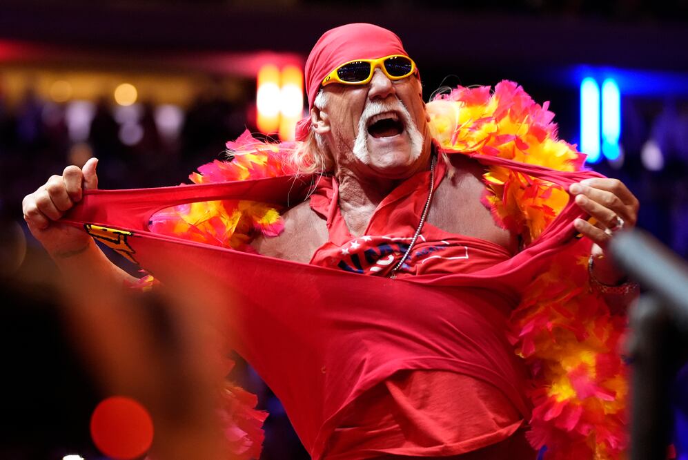 Hulk Hogan: el ritual que volvía loca a su público. Foto AP/Alex Brandon, archivo