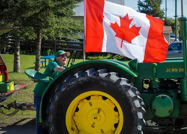 Canadá busca mexicano para trabajar con tractores; no es necesario francés ni inglés