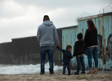 Más de 650,000 migrantes lograron evadir el control fronterizo y entrar a EU en 2023