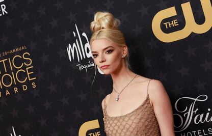 Anya Taylor-Joy deslumbra “como un ángel” en Nueva York con un minivestido blanco y lujosa joyería de Tiffany & Co.