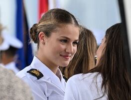 Emotivo reencuentro entre la princesa Leonor y la reina Letizia durante la escala del buque escuela Elcano en Panamá