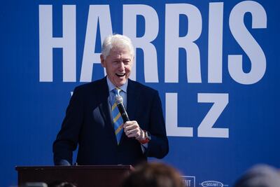 Empleada de McDonald's confunde a Bill Clinton con Biden: "¿Eres Joe?" VIDEO