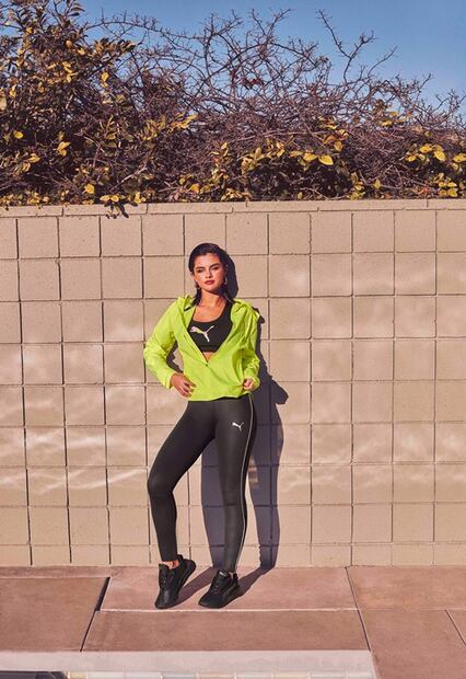 Selena Gomez conquista con belleza y leggings en sesión de fotos