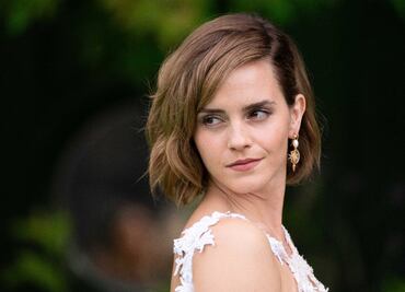 Emma Watson deslumbra con atuendo creado con 10 vestidos de novia