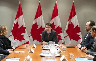 Canadá advierte que Trump puede provocar la mayor guerra comercial en décadas