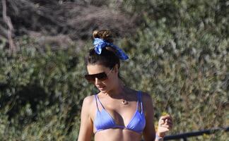 Alessandra Ambrosio impacta con 'bikini body' en Malibú