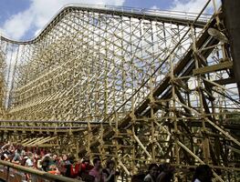 Falla en montaña rusa de Six Flags deja 5 lesionados en EU