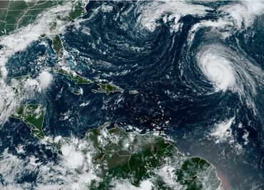 Huracán Kirk se intensifica a categoría 4; alerta en la costa este de Estados Unidos