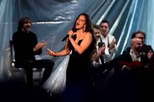 Latin Grammy 2023. Rosalía deslumbra con homenaje a Rocío Jurado. VIDEO