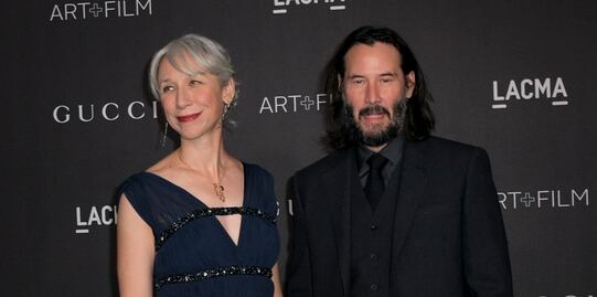 Confunden a famosa actriz británica con novia de Keanu Reeves