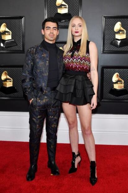 Sophie Turner y Priyanka Chopra 'encienden' los premios Grammy
