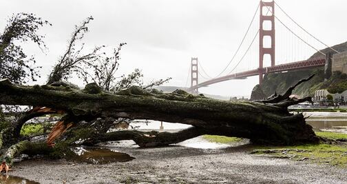 Tormentas en California provocan inundaciones y derrumbes