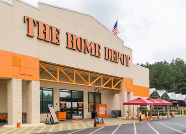 Perro muerde en el rostro a mujer en Home Depot de Estados Unidos