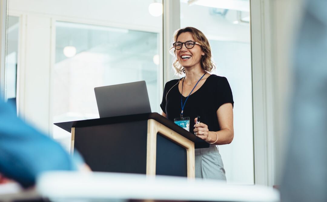 La Universidad de Harvard abrió un curso para aprender a hablar en público gratis y en línea. Foto: iStock / jacoblund