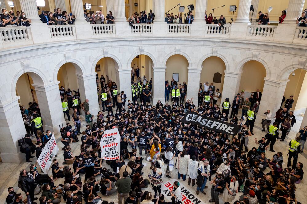 Protesta en el Capitolio de Estados Unidos : Judíos exigieron el alto al fuego en Gaza y que el gobierno de Joe Biden cese del financiamiento a Israel
(AP Photo/Amanda Andrade-Rhoades)