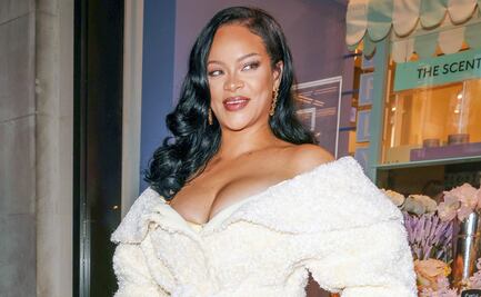 Rihanna sorprende con escotada ‘bata’ en Londres y muestra su estilo único