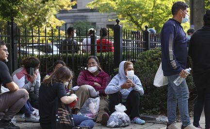 Texas traslada a varios migrantes cerca de la casa de Kamala Harris