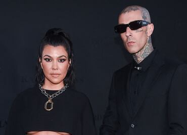 Kourtney Kardashian luce vestido ‘underboob’ en estreno de ‘The Kardashians’