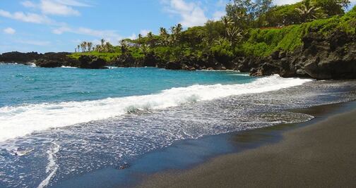 Punalu'u, el paraíso hawaiano de arena negra en imágenes