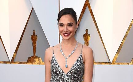 Gal Gadot presume su silueta con bodysuit blanco en sesión de fotos