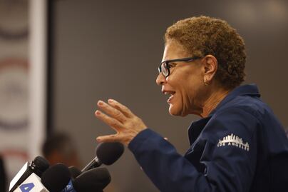 Toque de queda en Los Ángeles: alcaldesa impone restricciones tras protestas por redadas migrantes