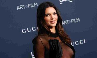 Kendall Jenner presume silueta de infarto con top strapless y enciende las redes sociales