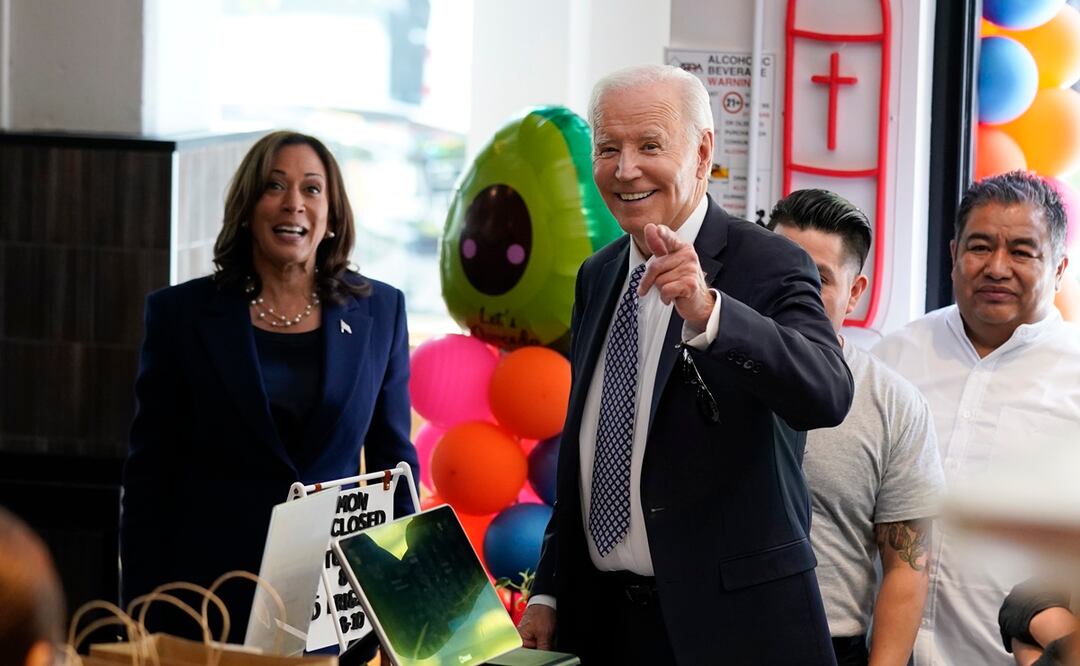 Joe Biden, y la vicepresidenta, Kamala Harris, celebraron este viernes en una taquería de Washington el Cinco de Mayo. Foto: AP Photo/Evan Vucci
