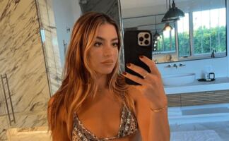 Sarah Kohan arrasa con diminuto bikini en playas de Malibú