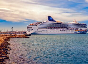 Crucero abandona a turistas en África tras demora en su regreso; recorrieron 7 países para alcanzar el barco