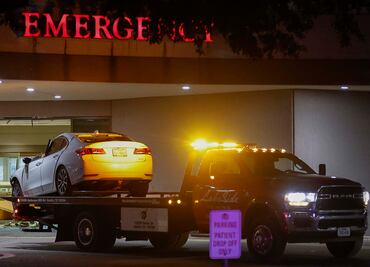 Tragedia en Austin: Vehículo se estrella contra sala de emergencias de un hospital. VIDEO