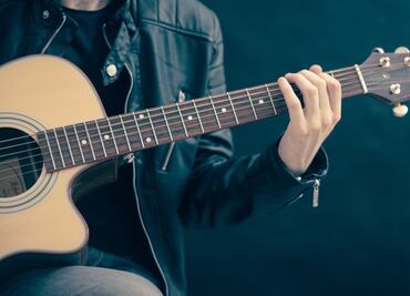 Lanzan beca para jóvenes latinos que aspiren a carrera musical en español