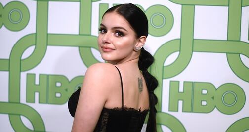 Ariel Winter delinea su figura en vestido de encaje negro