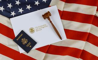 Estados Unidos aumenta tarifas en trámites migratorios de asilo, trabajo y más (USCIS)