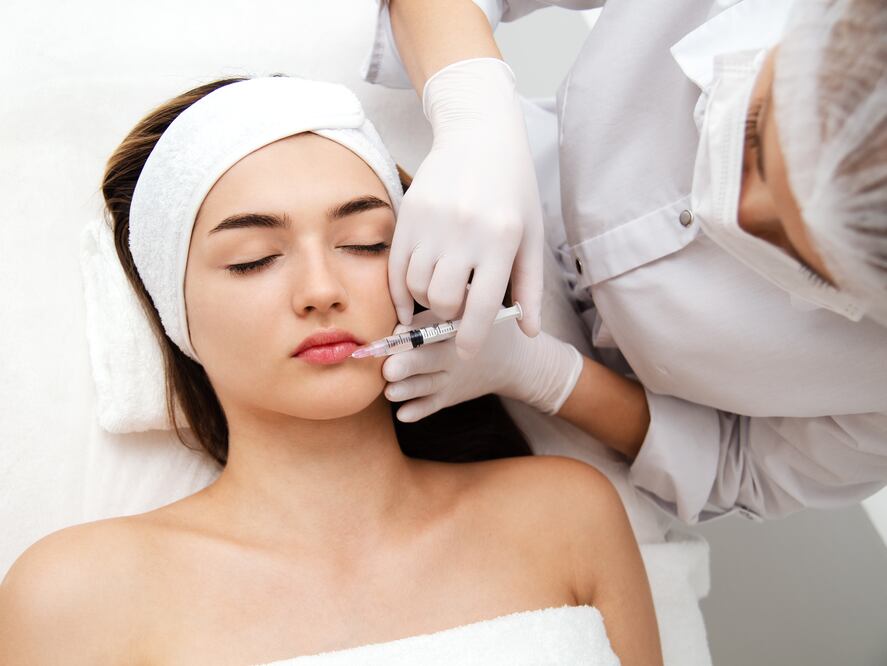 Diagnostican con VIH a tres mujeres que se hicieron “faciales vampíricos” en spa no autorizado. Foto: iSTOCK-SvitlanaMartyn