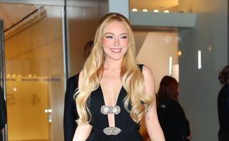 Lindsay Lohan se luce más bella y radiante que nunca con vestido traslúcido en Nueva York