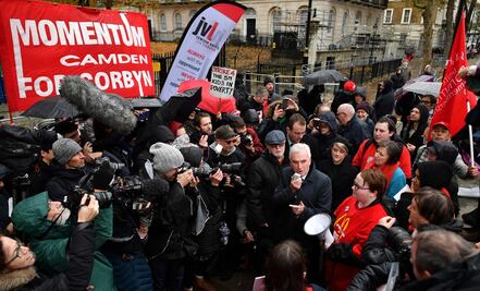 Trabajadores demandan a McDonald’s; se quejan de clientes violentos