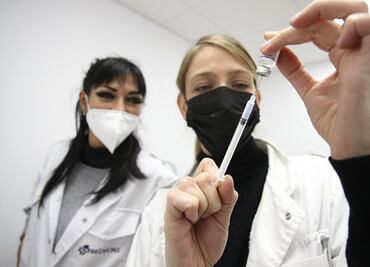 Pfizer tendría lista vacuna contra ómicron en marzo